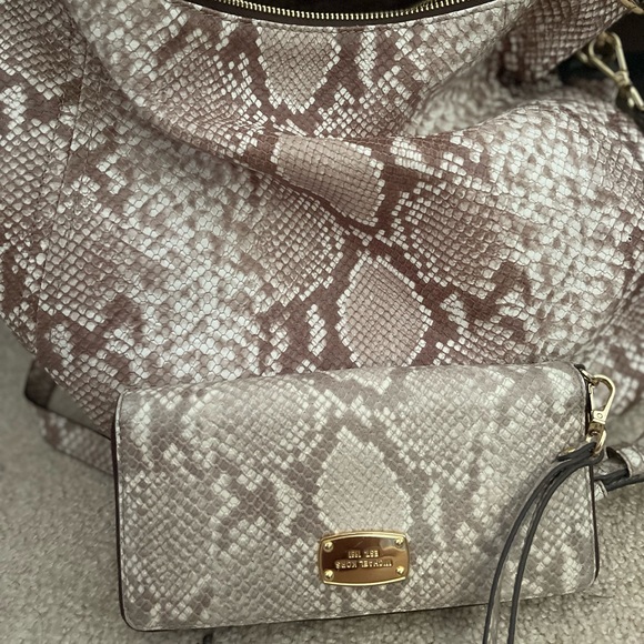 Animal print mk handbag include medium wallet - Picture 2 of 3